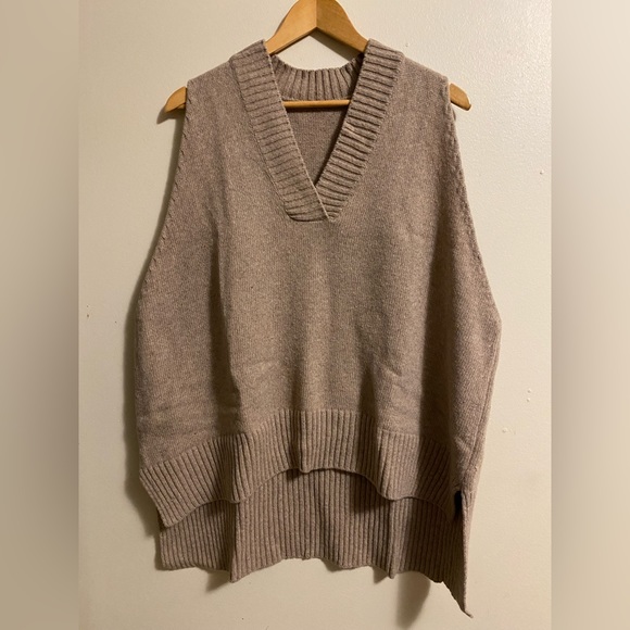 Oversized Vest (OS, taupe brown) - Picture 1 of 2